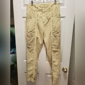 Sundance. Adjustable length cotton/linen capris w/ lace detail. Sz 8. Pale gold